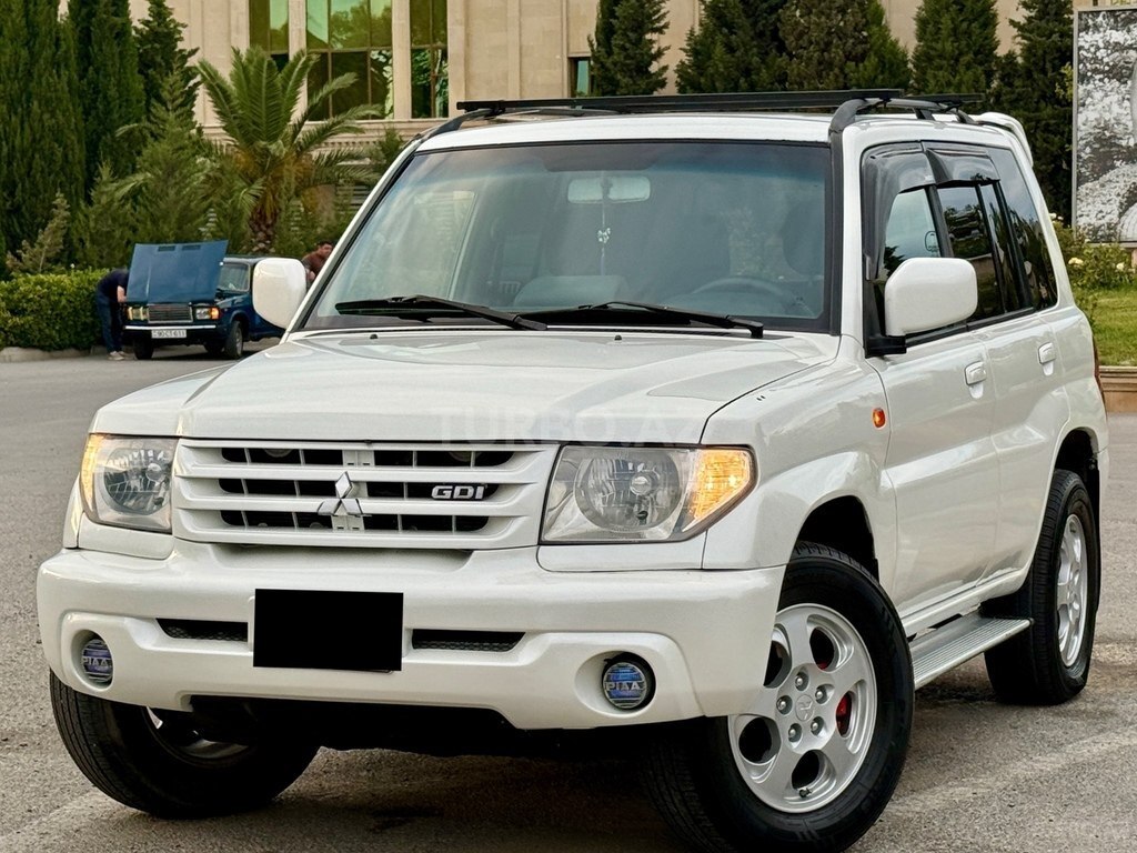Mitsubishi Pajero io