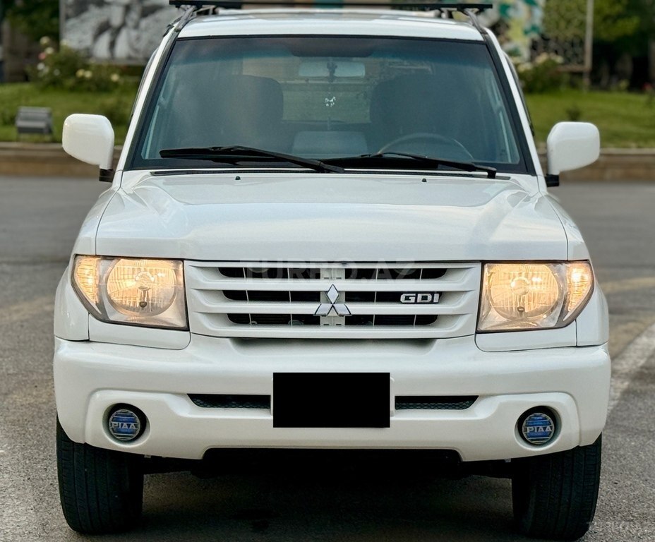 Mitsubishi Pajero io