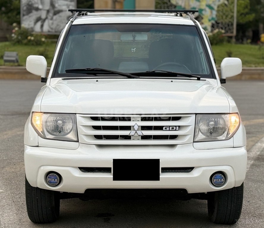 Mitsubishi Pajero io