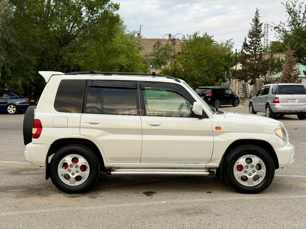 Mitsubishi Pajero io