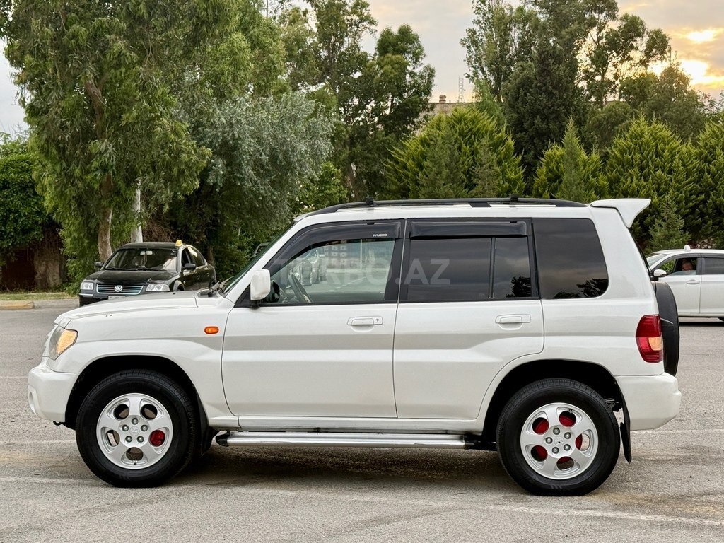 Mitsubishi Pajero io