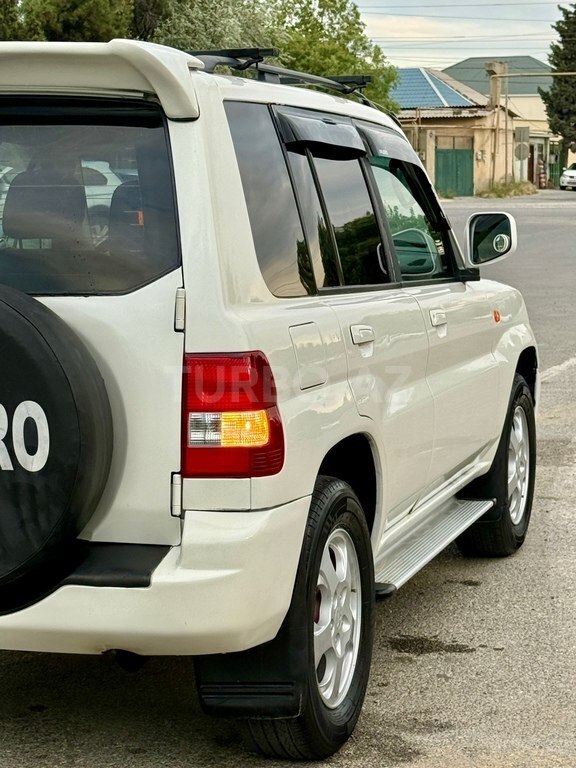 Mitsubishi Pajero io