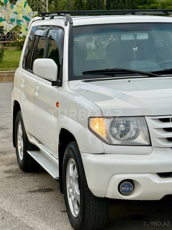 Mitsubishi Pajero io