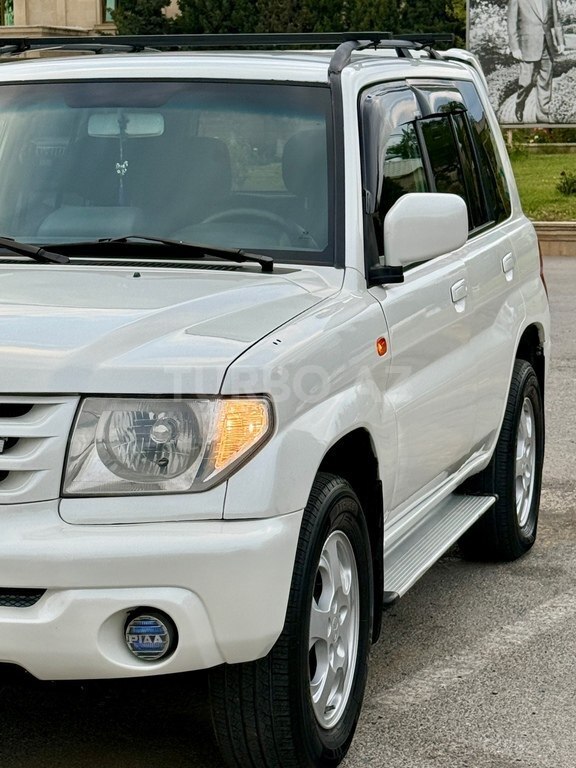 Mitsubishi Pajero io