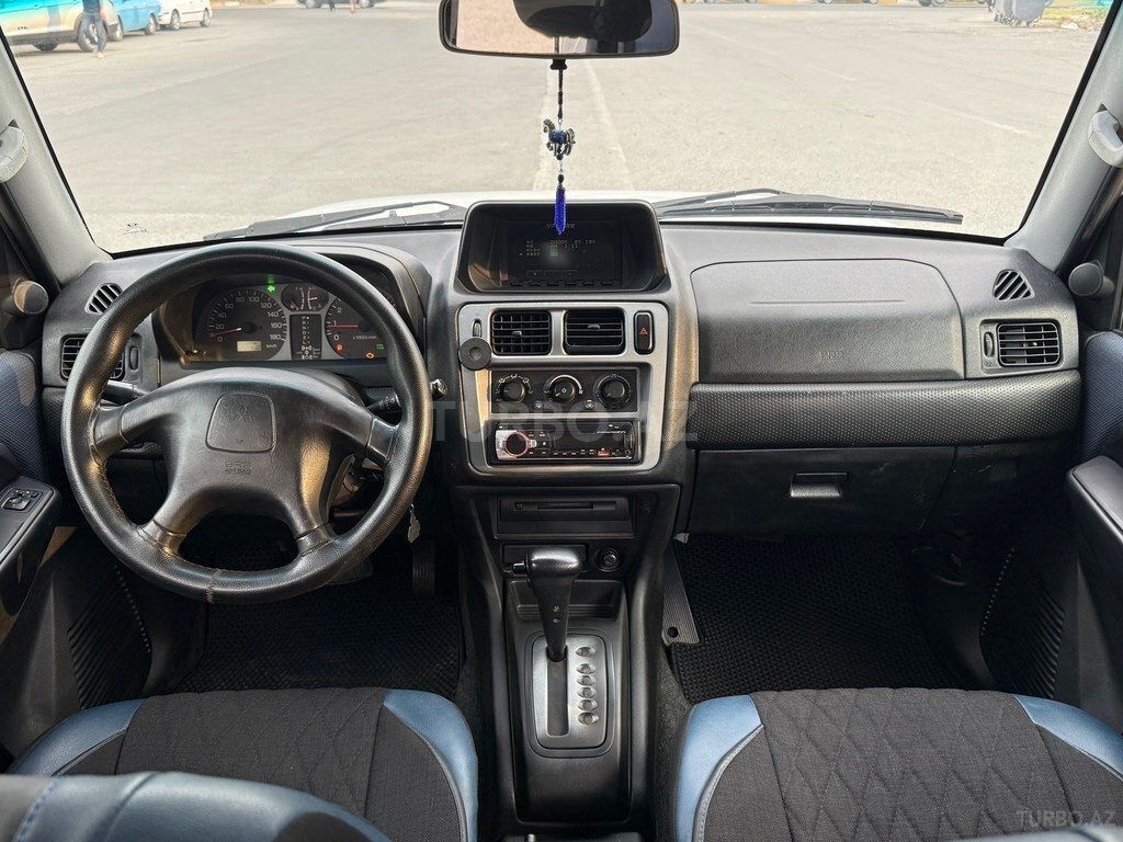 Mitsubishi Pajero io