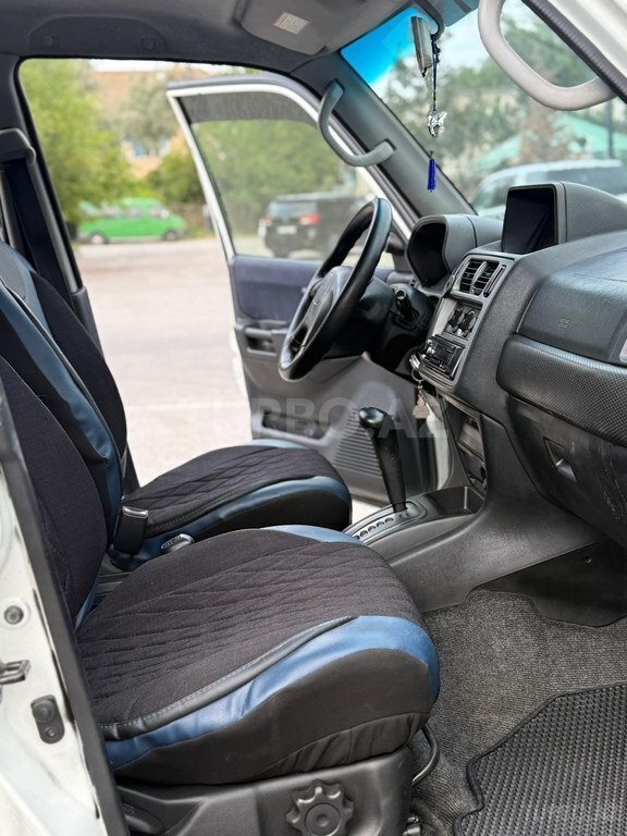 Mitsubishi Pajero io