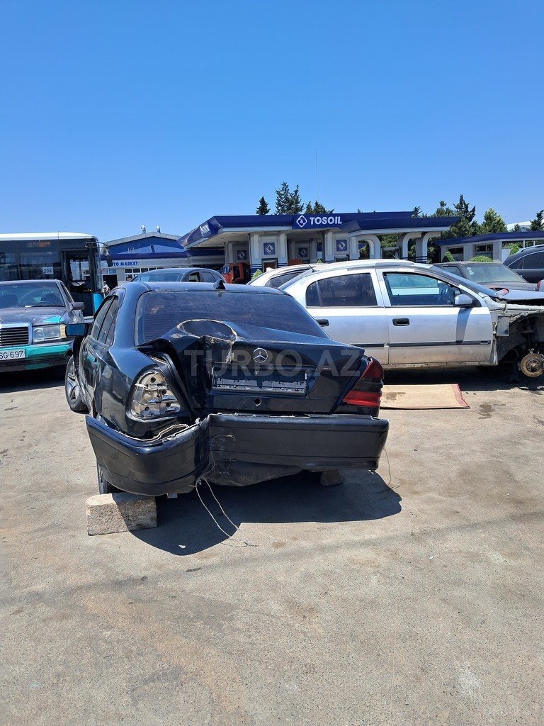 Mercedes C 180
