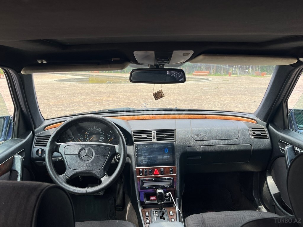 Mercedes C 180