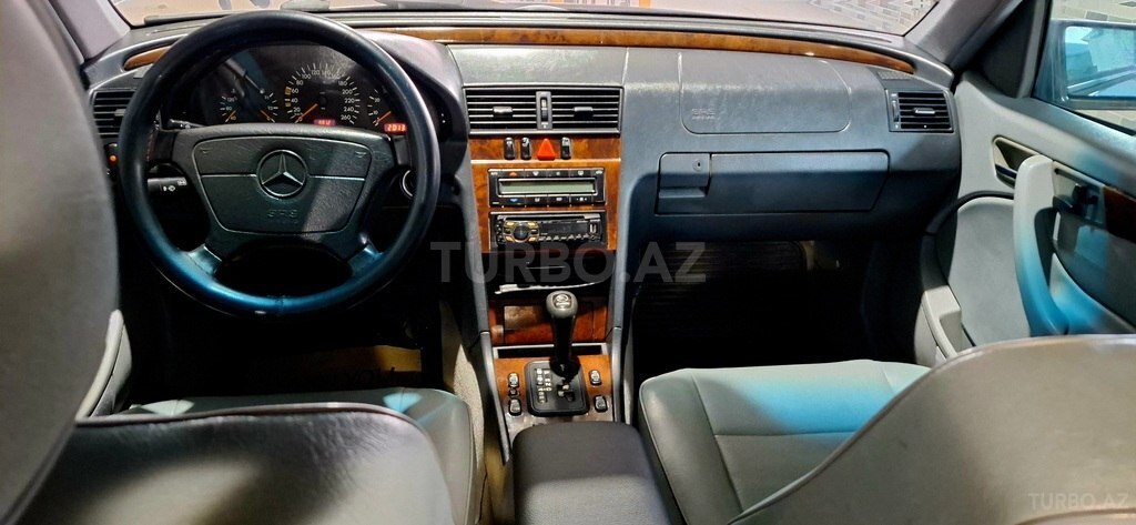 Mercedes C 240