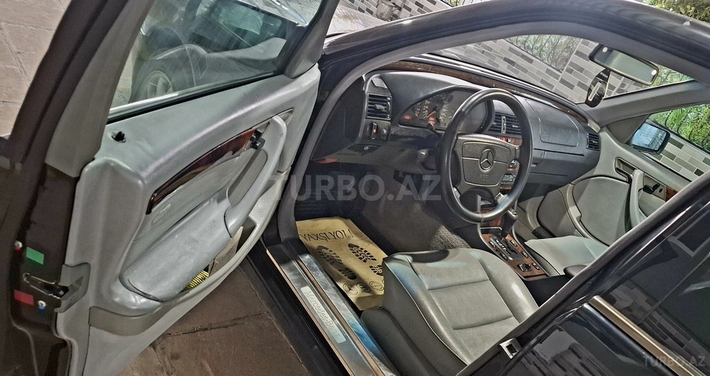 Mercedes C 240