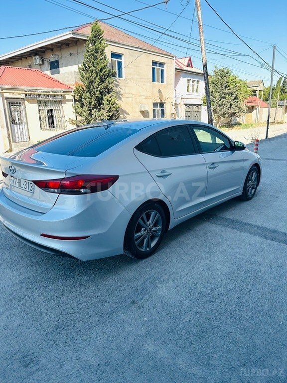 Hyundai Elantra