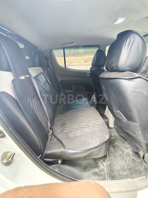 Mitsubishi L200