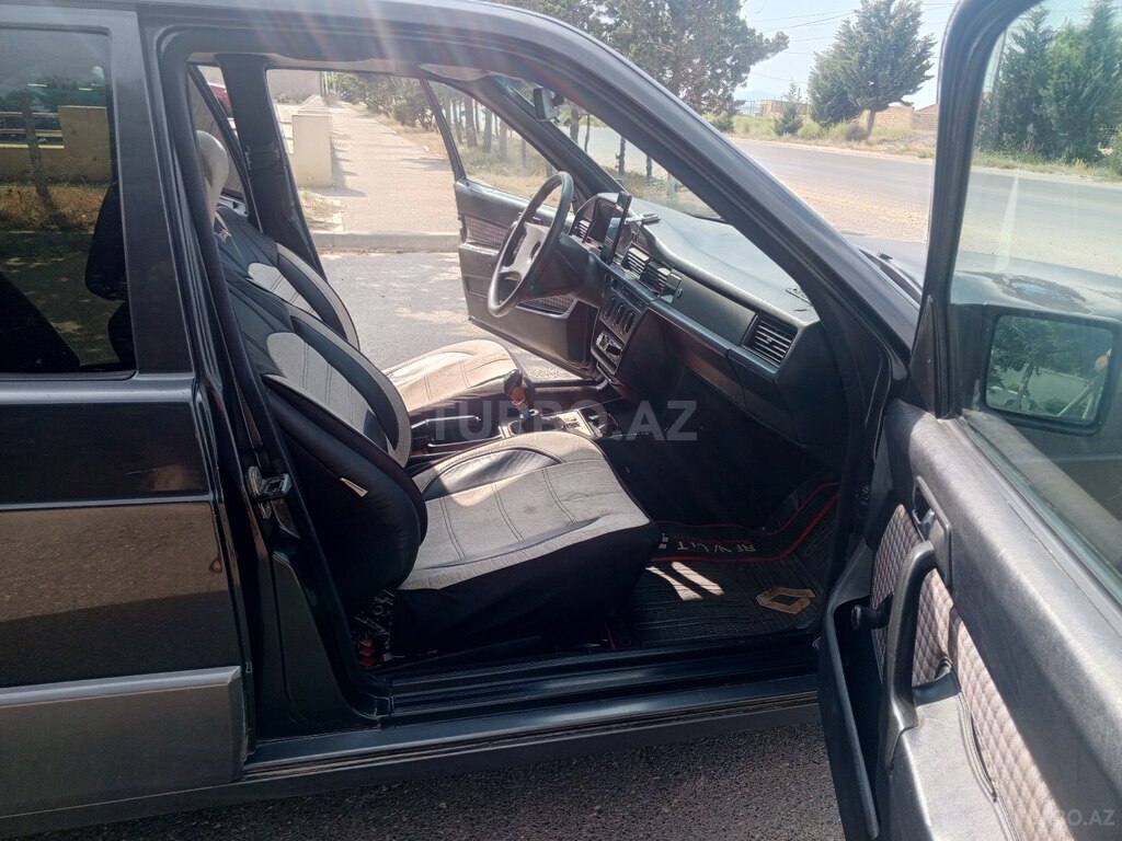 Mercedes 190