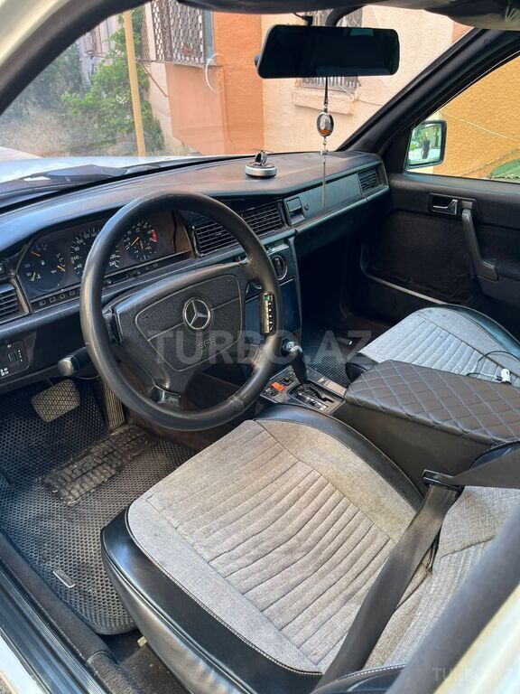 Mercedes 190
