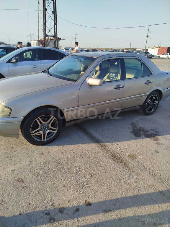 Mercedes C 200
