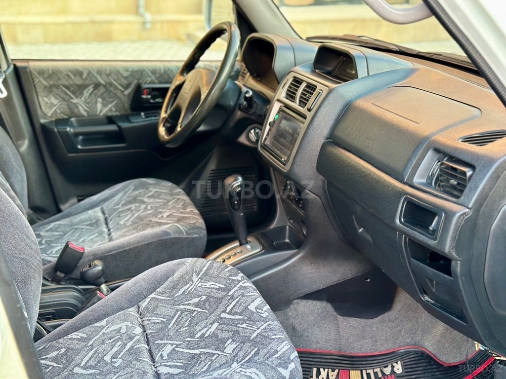 Mitsubishi Pajero io