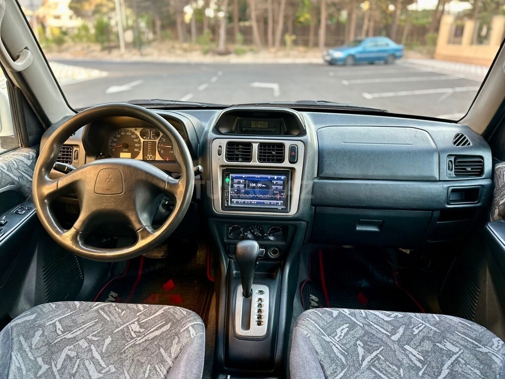 Mitsubishi Pajero io