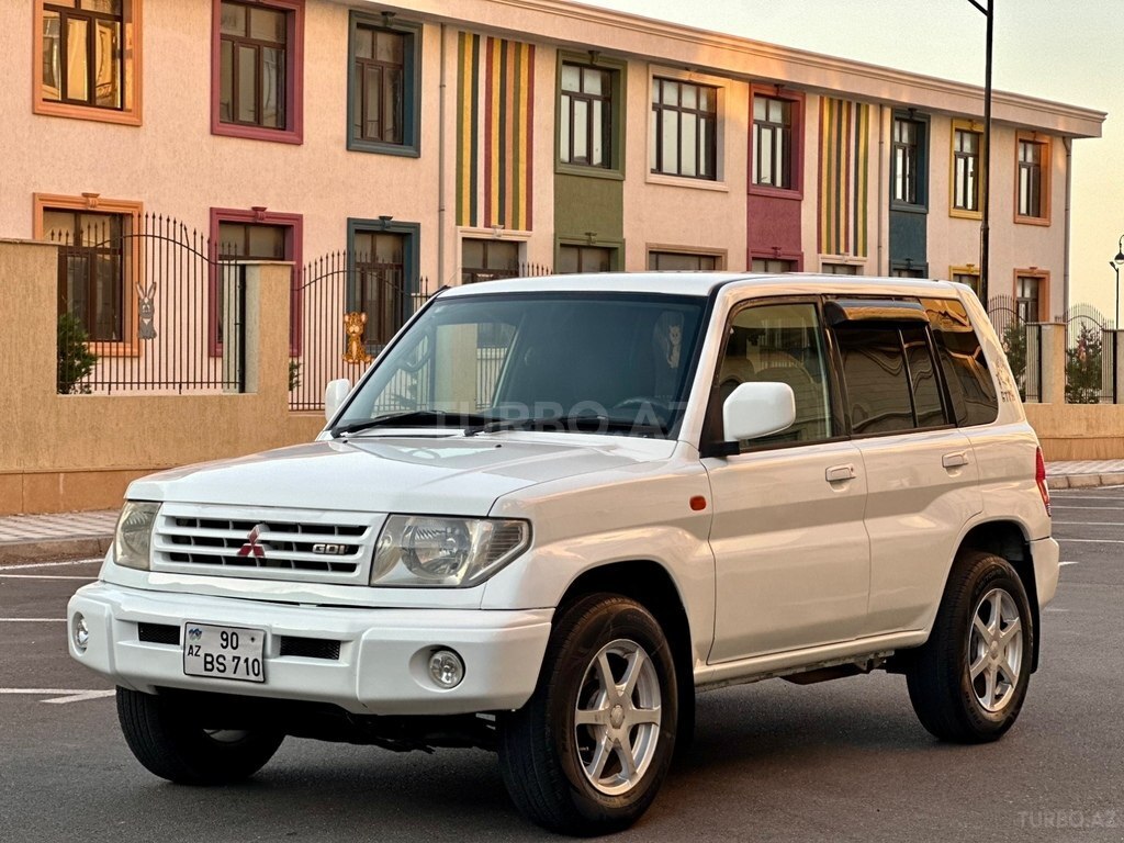 Mitsubishi Pajero io