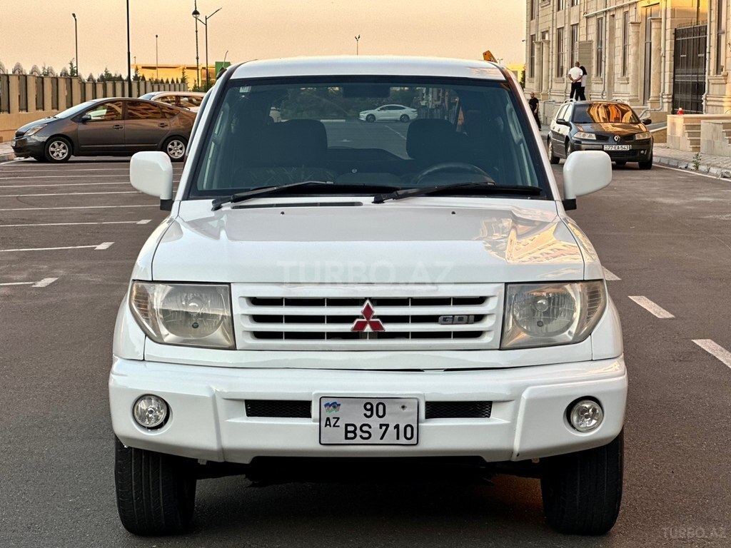 Mitsubishi Pajero io