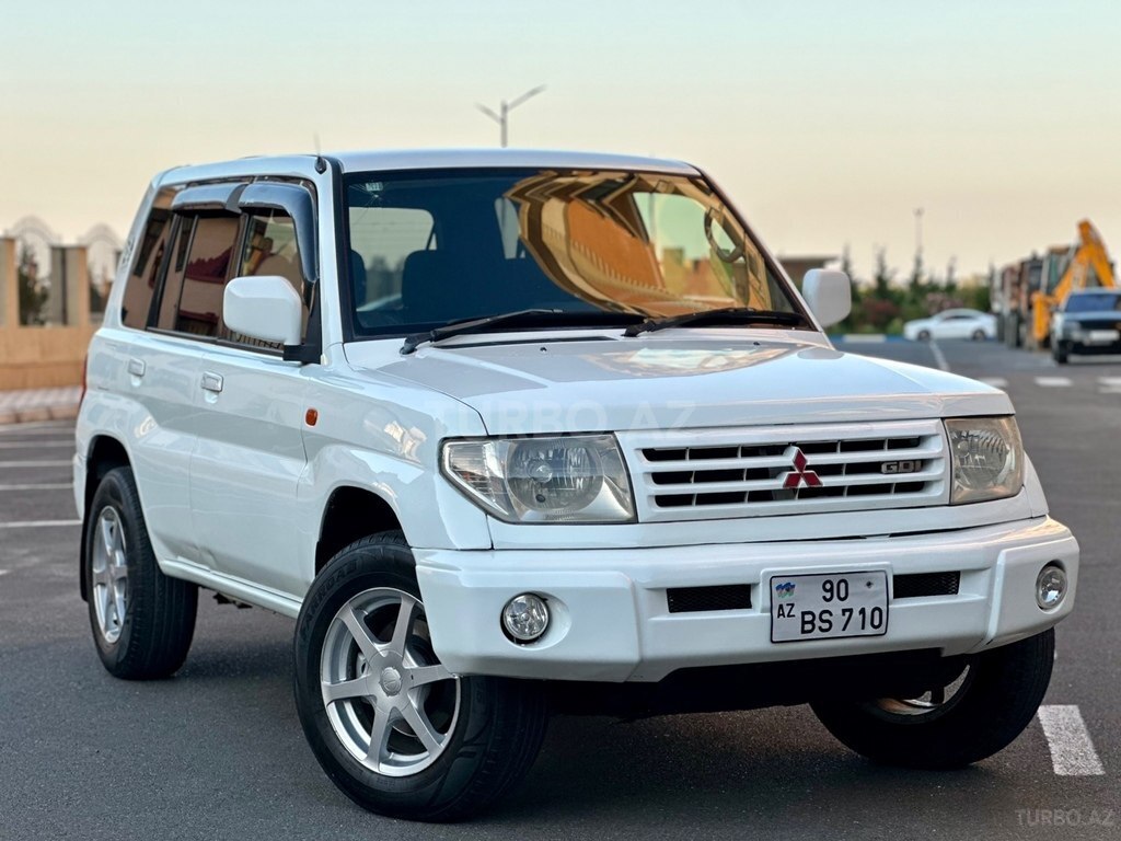 Mitsubishi Pajero io