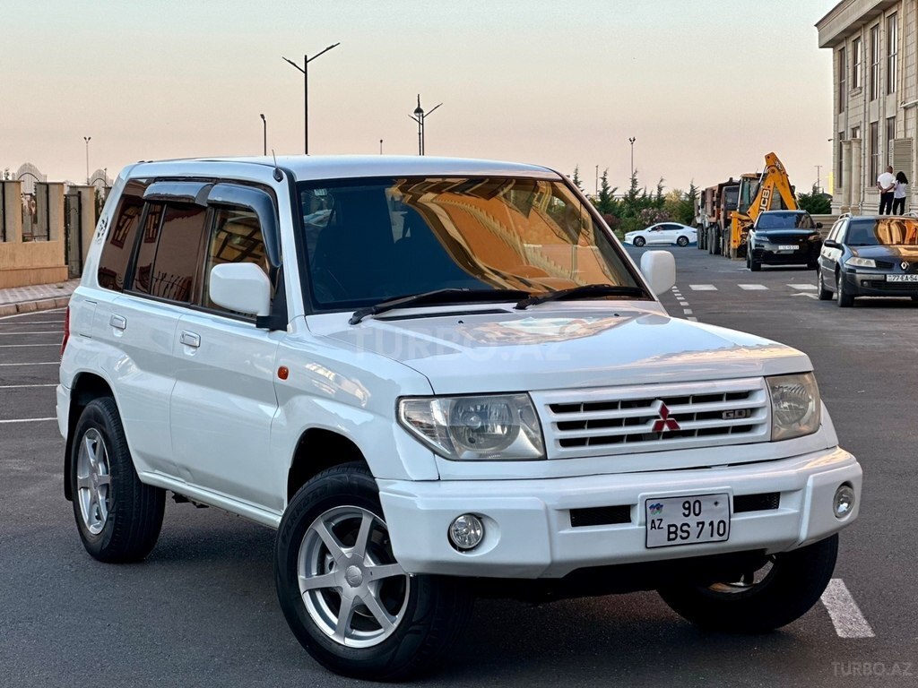 Mitsubishi Pajero io
