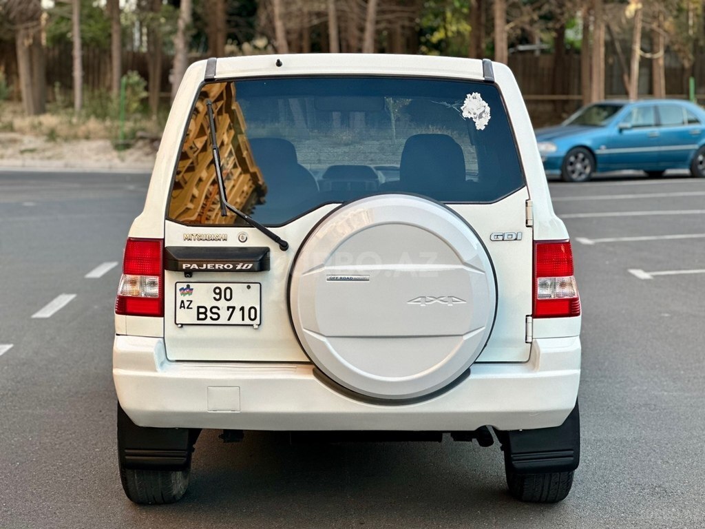 Mitsubishi Pajero io