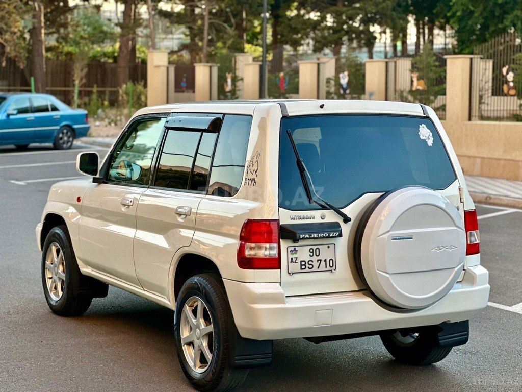 Mitsubishi Pajero io