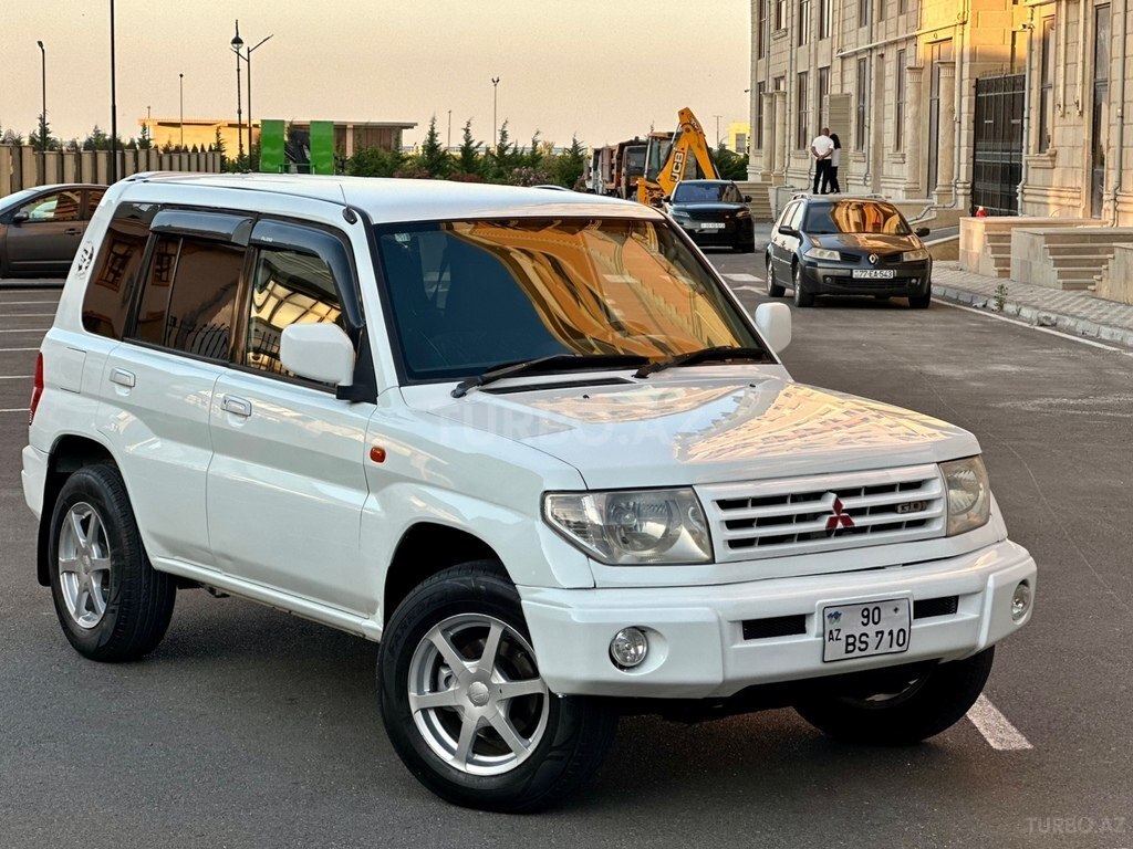 Mitsubishi Pajero io