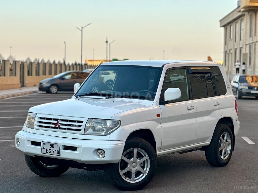 Mitsubishi Pajero io