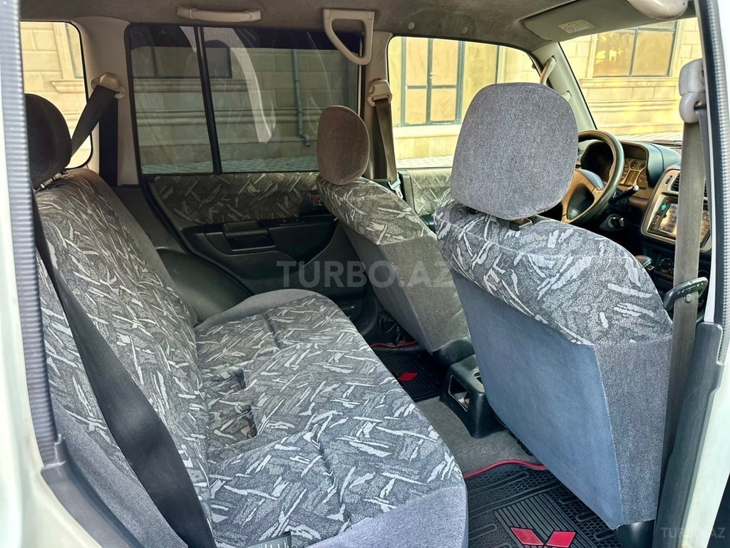 Mitsubishi Pajero io