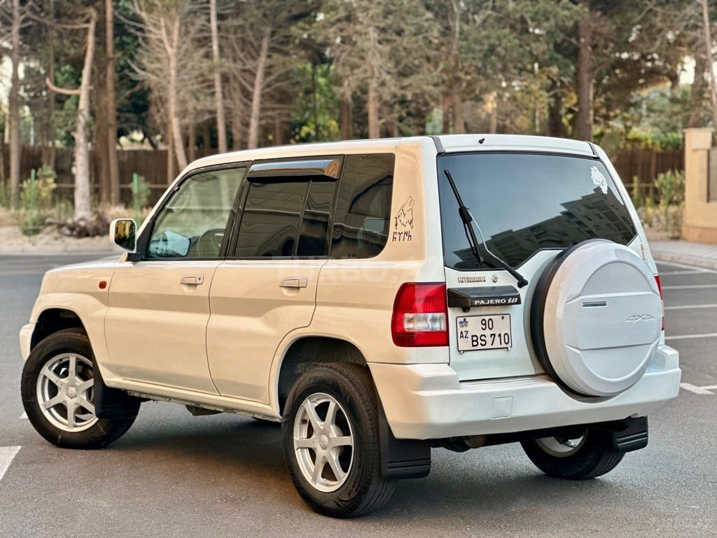 Mitsubishi Pajero io