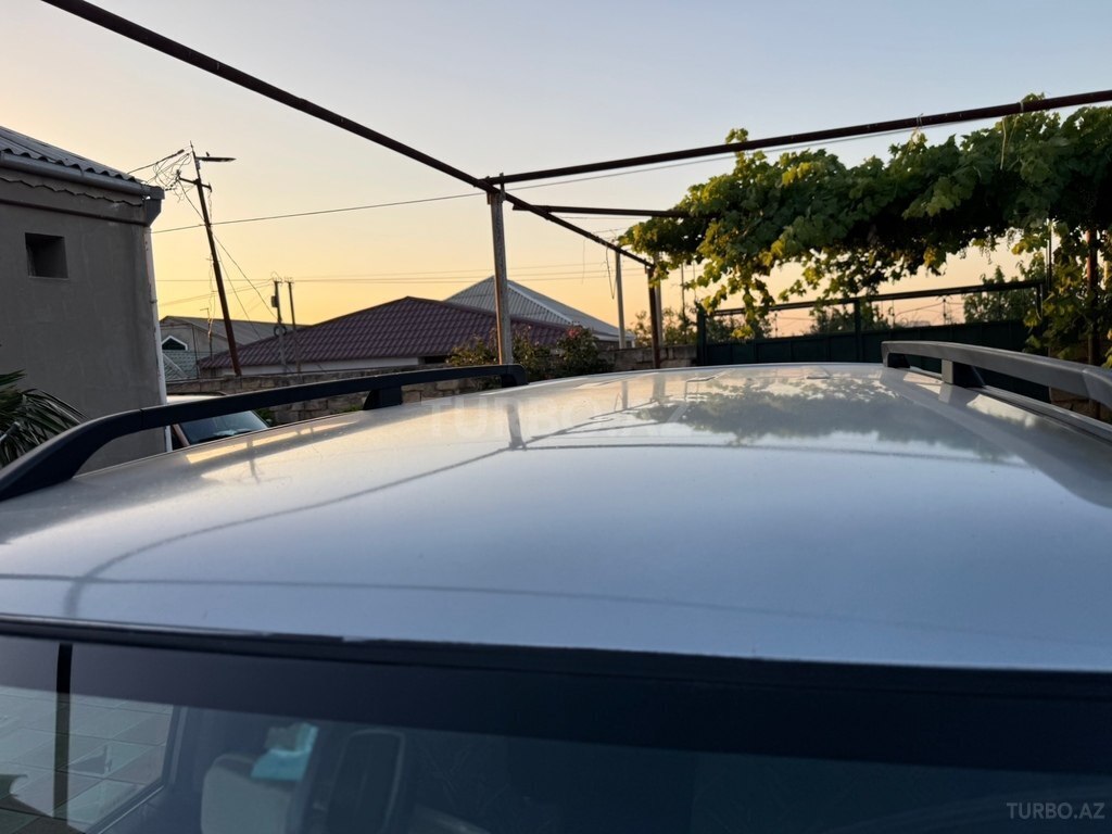 Mitsubishi Pajero io