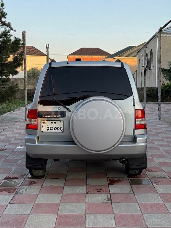 Mitsubishi Pajero io