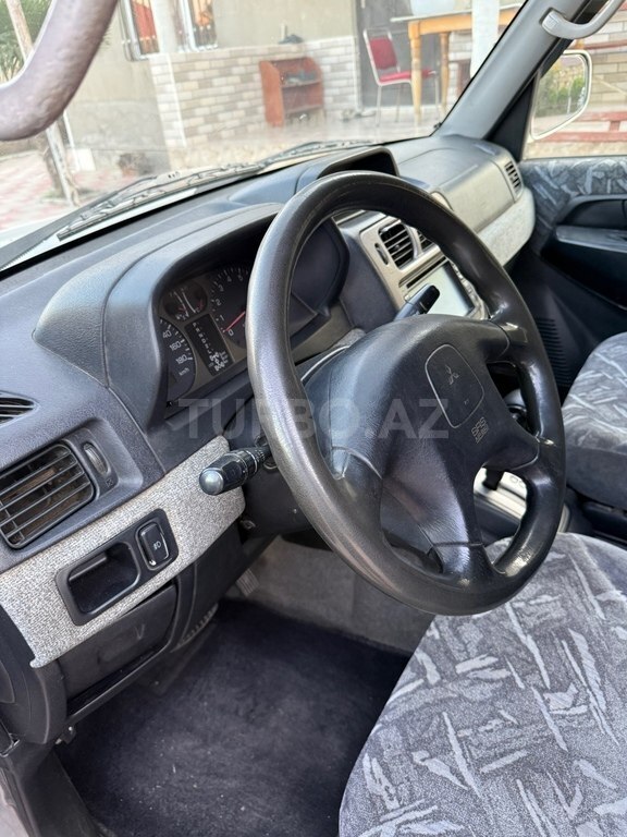 Mitsubishi Pajero io