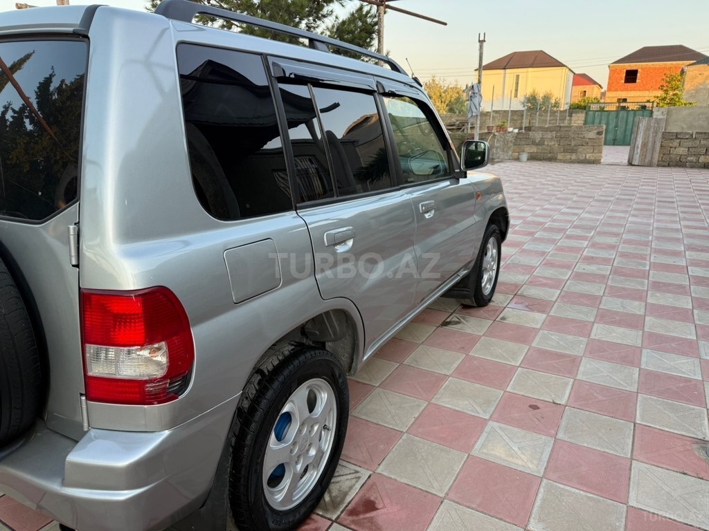 Mitsubishi Pajero io