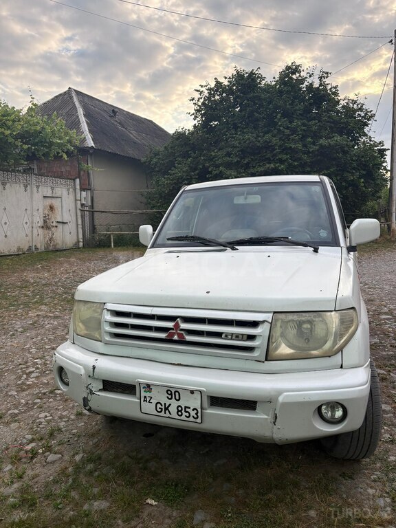 Mitsubishi Pajero io
