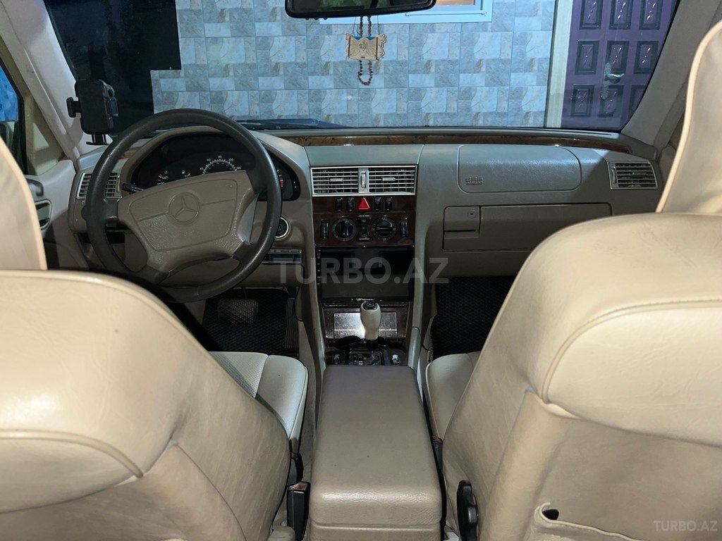 Mercedes C 230