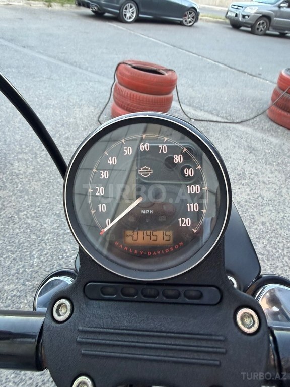 Harley-Davidson XL883N Sportster Iron 883