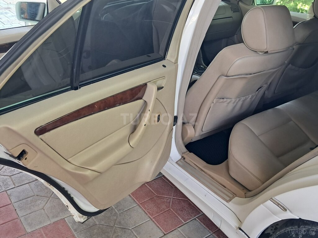 Mercedes C 230