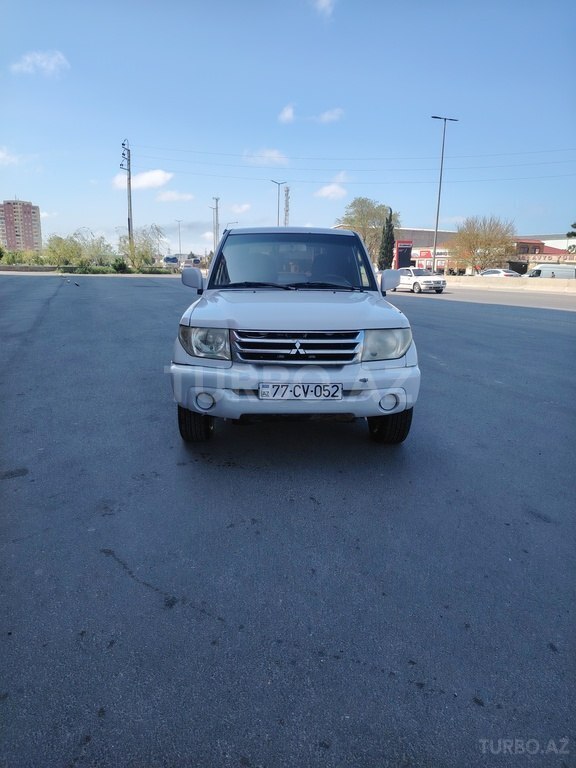 Mitsubishi Pajero io