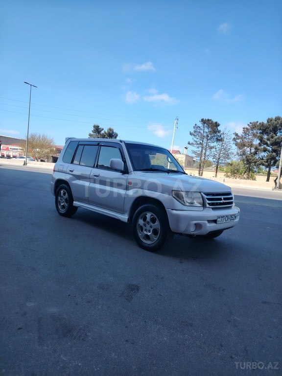 Mitsubishi Pajero io