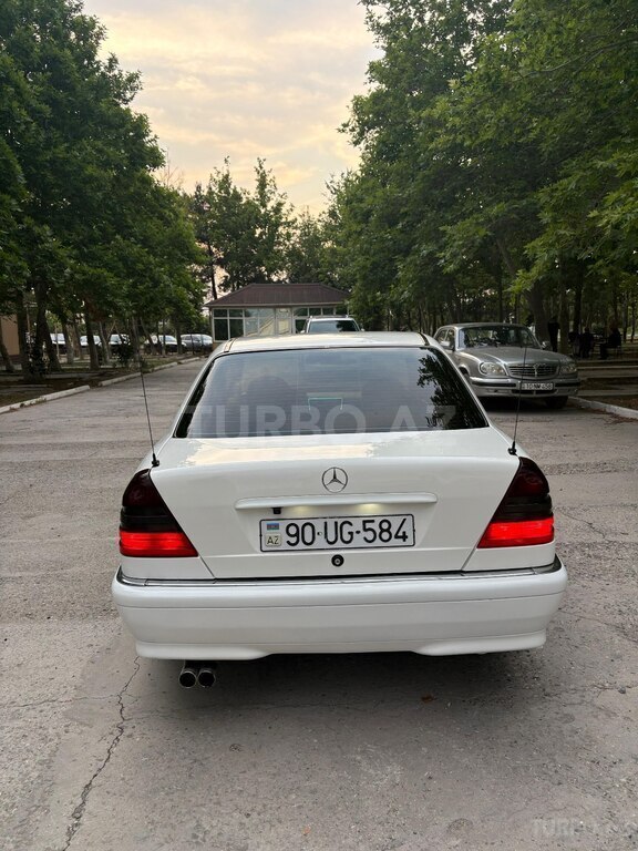 Mercedes C 240