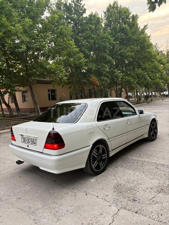 Mercedes C 240