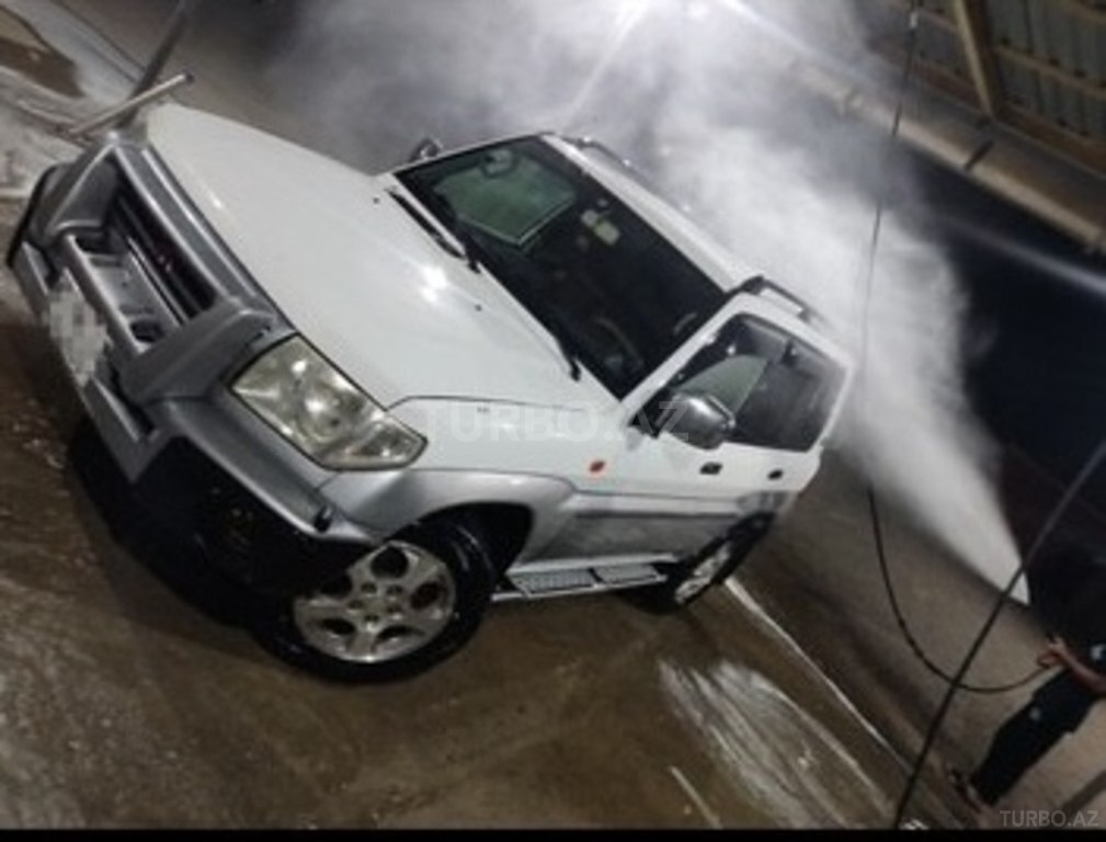 Mitsubishi Pajero io