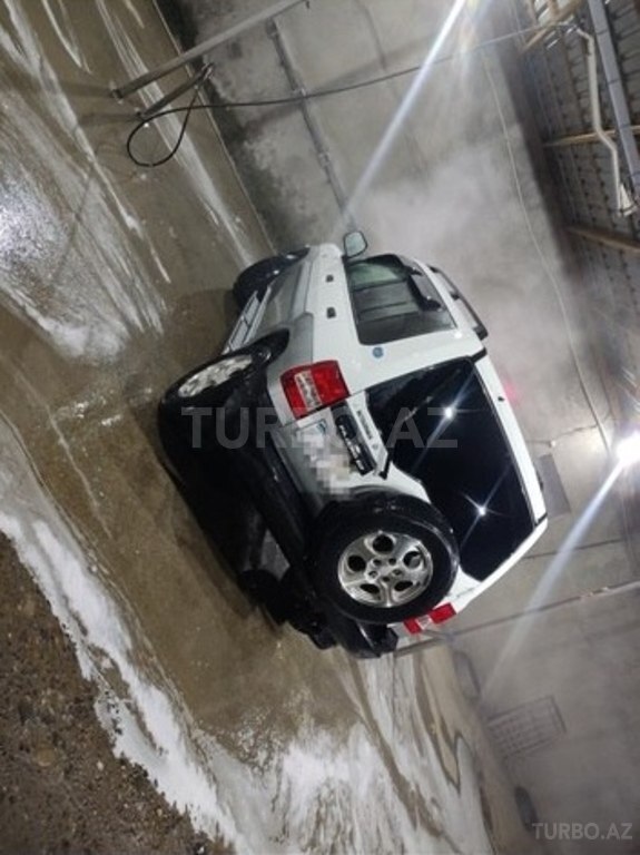Mitsubishi Pajero io