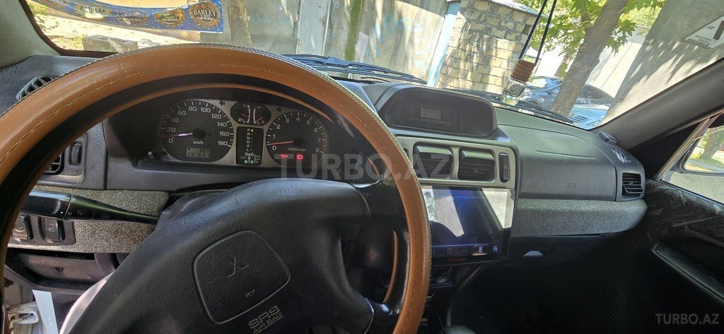 Mitsubishi Pajero io
