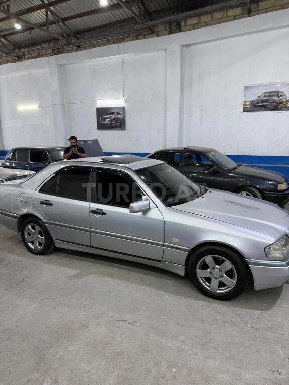 Mercedes C 200