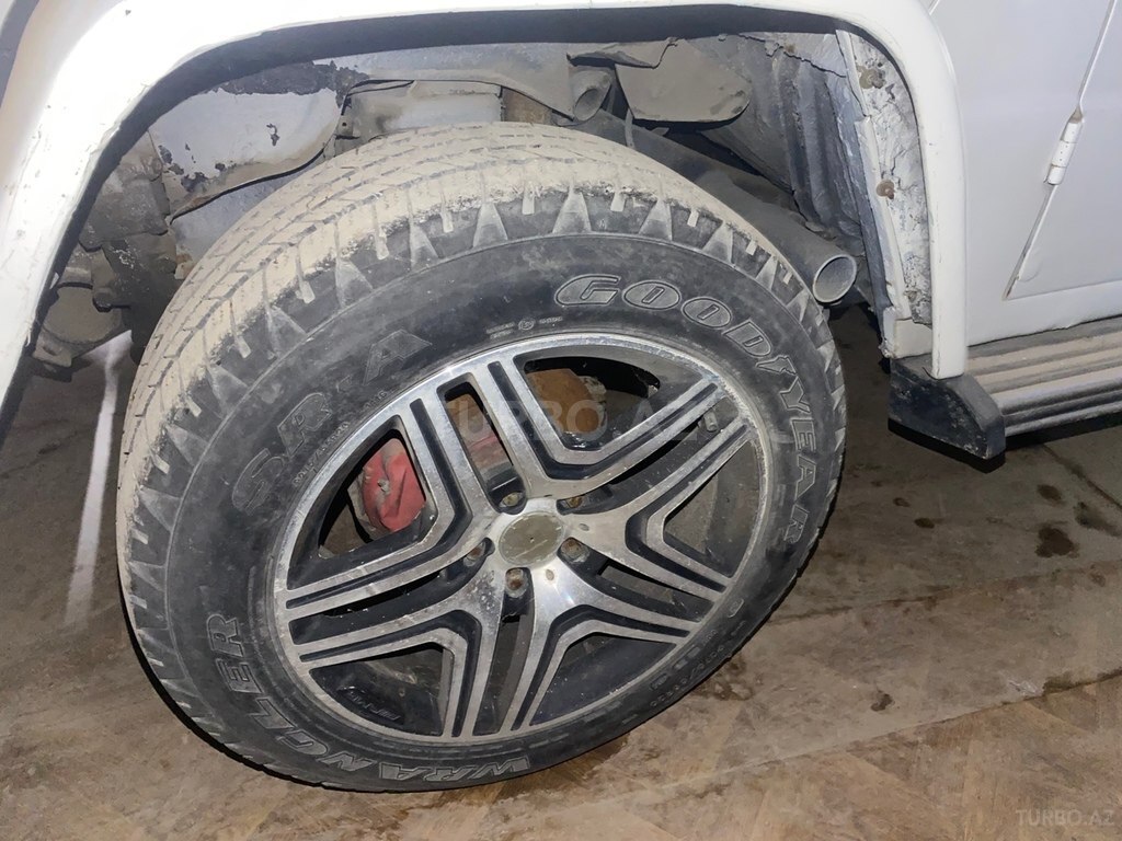 Mercedes G 500