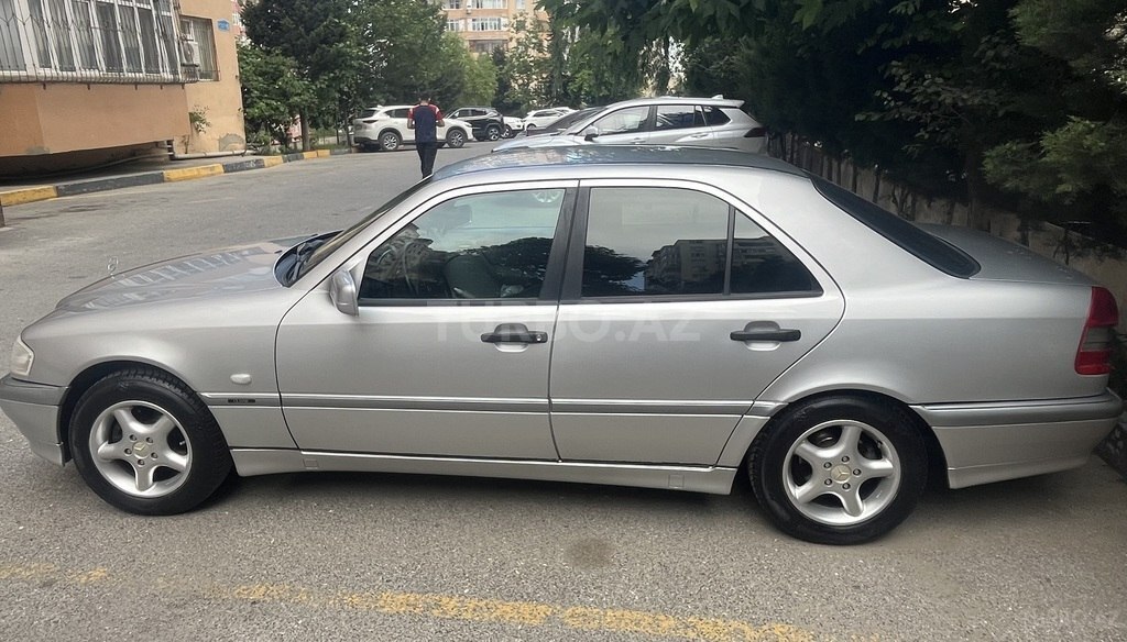 Mercedes C 180