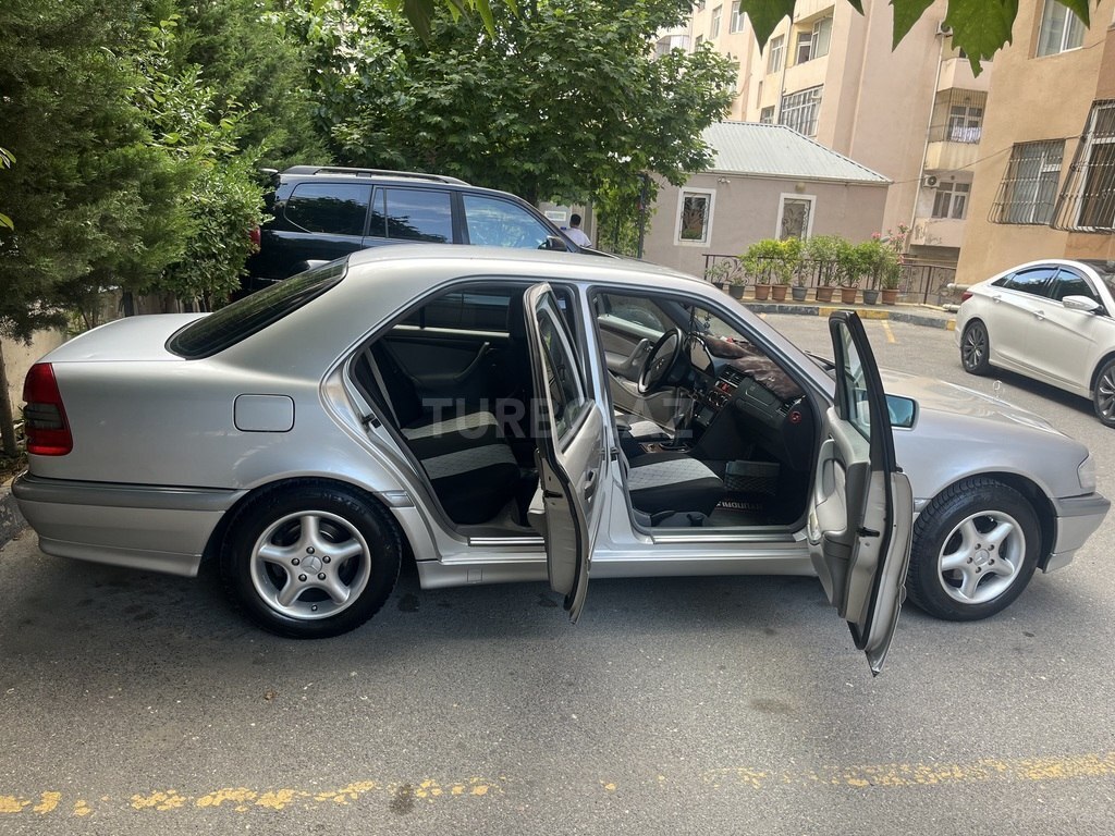 Mercedes C 180